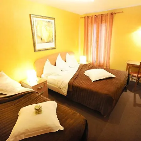 Les Negociants Hotel